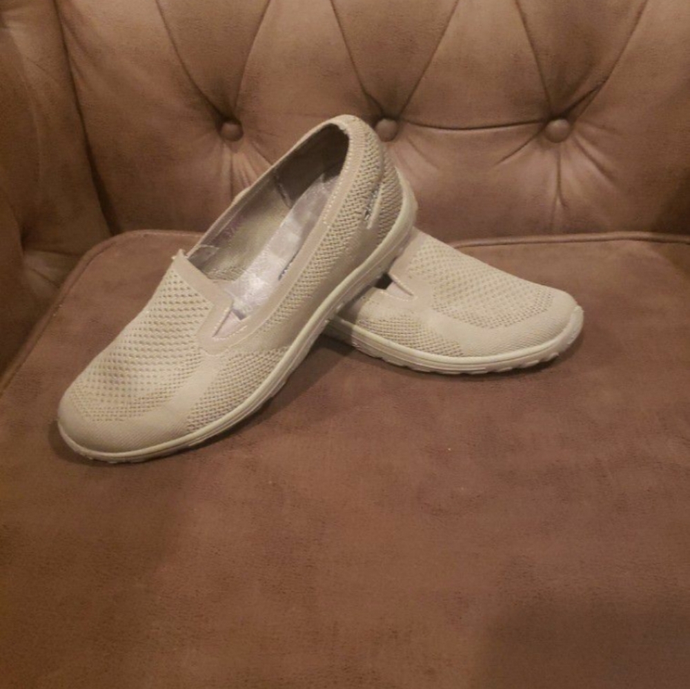 Skechers
